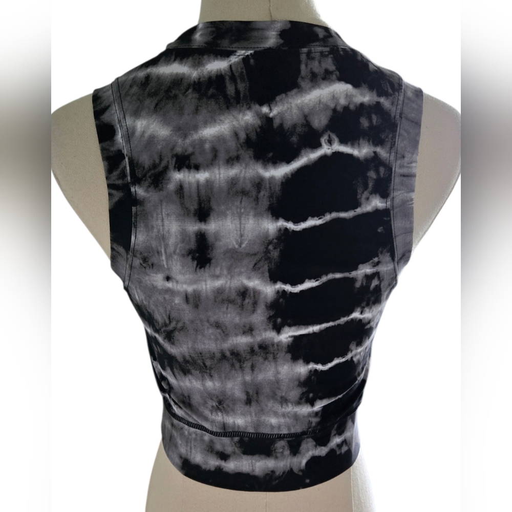 NWT Nicole Miller Activewear Bundle/4 Printed Athletic Crop Tops - Picture 5 of 11